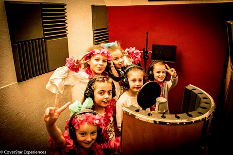 Kids party smiling before they sing